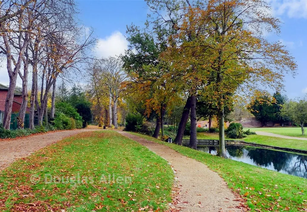 Valentines Park - Kensington Gardens, Ilford, Essex - Wards of Kent