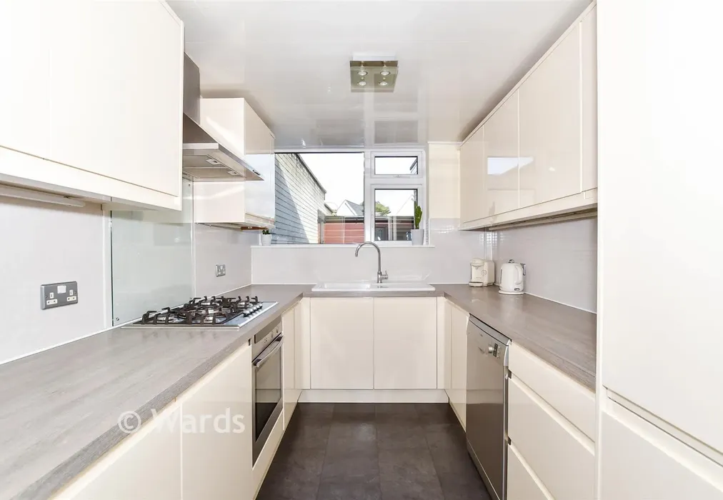 Kitchen - Longfield Place, Maidstone, Kent - Wards of Kent