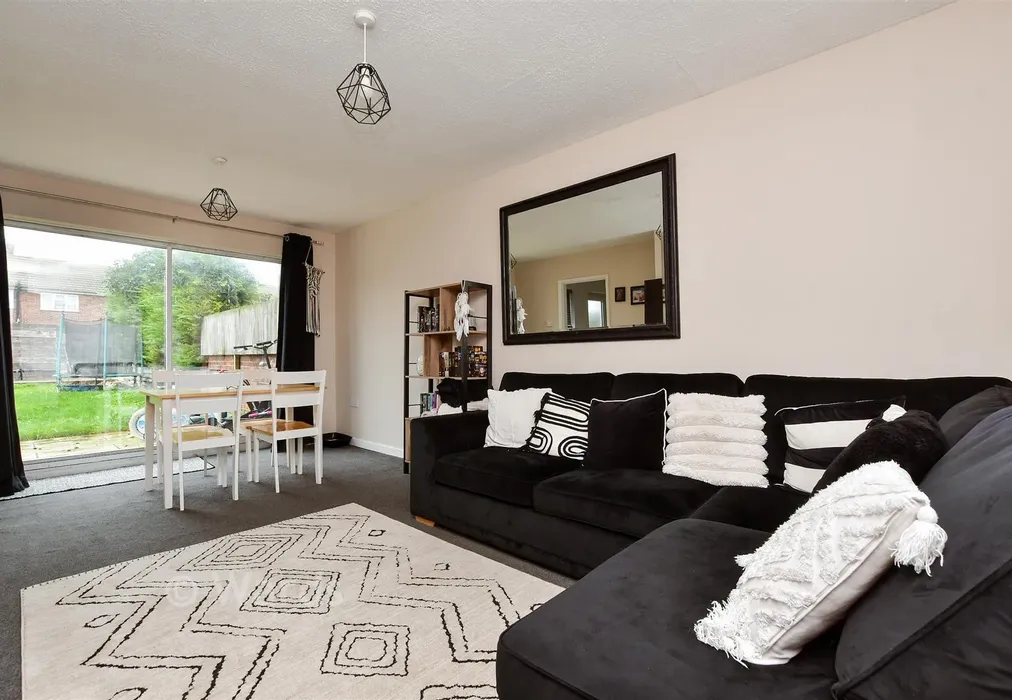 Lounge - St. Peter's Road, Margate, Kent - Wards of Kent