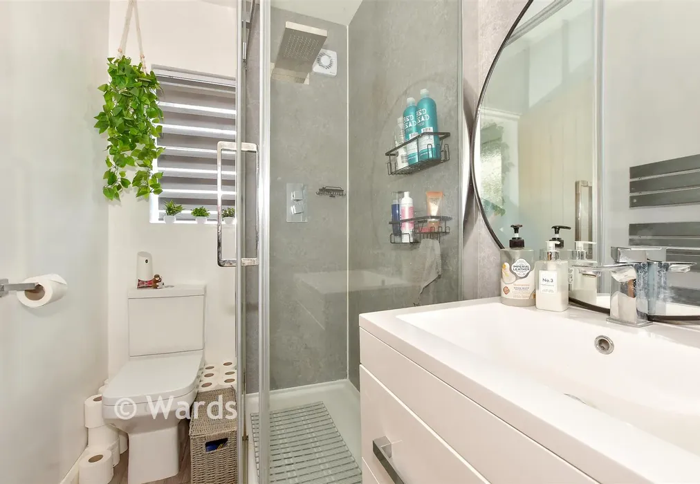Bathroom - Howfield Lane, Chartham Hatch, Canterbury, Kent - Wards of Kent