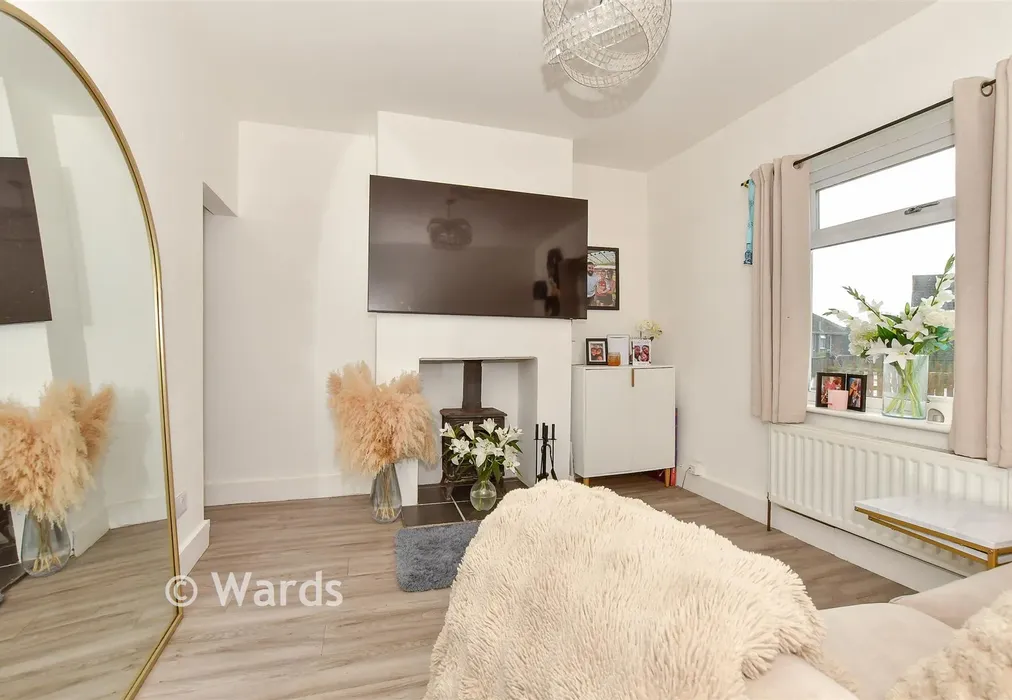 Lounge - Howfield Lane, Chartham Hatch, Canterbury, Kent - Wards of Kent