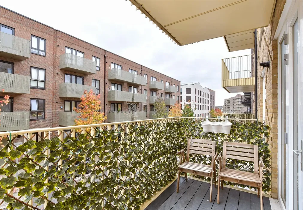 Balcony - Corys Road, Rochester, Kent - Wards of Kent