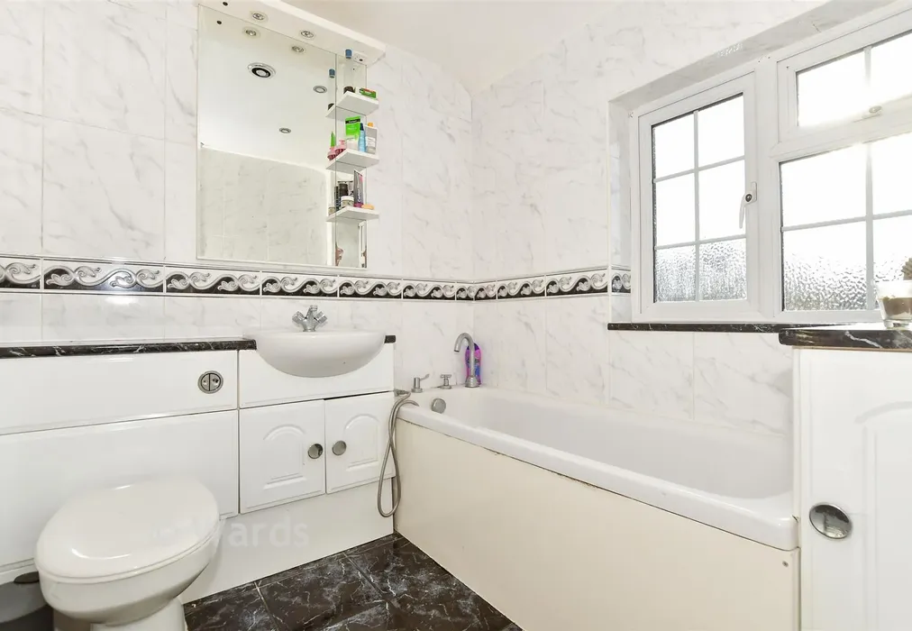 Bathroom - Queen Elizabeth Square, Maidstone, Kent - Wards of Kent