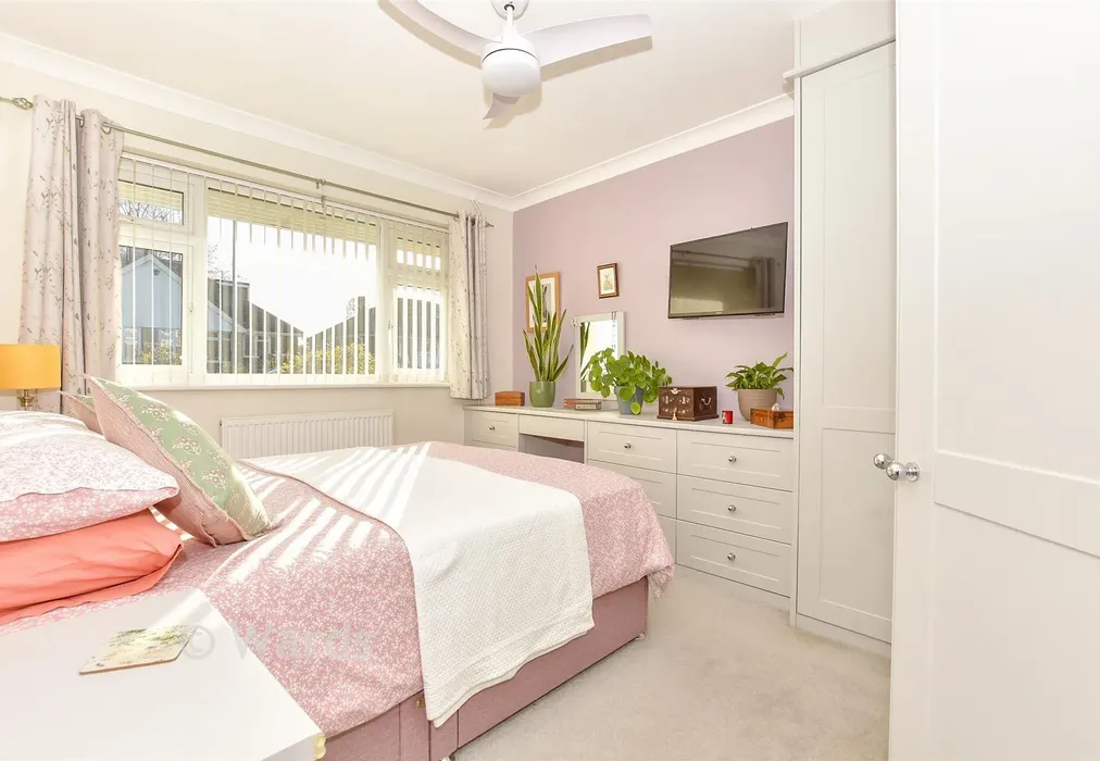 Bedroom 1 - Whiteheads Lane, Bearsted, Maidstone, Kent - Wards of Kent