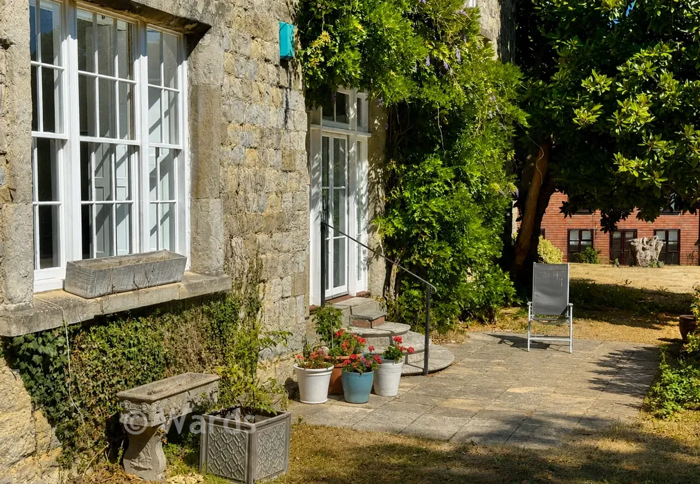 Patio Garden - Old Parsonage Court, West Malling, Kent - Wards of Kent