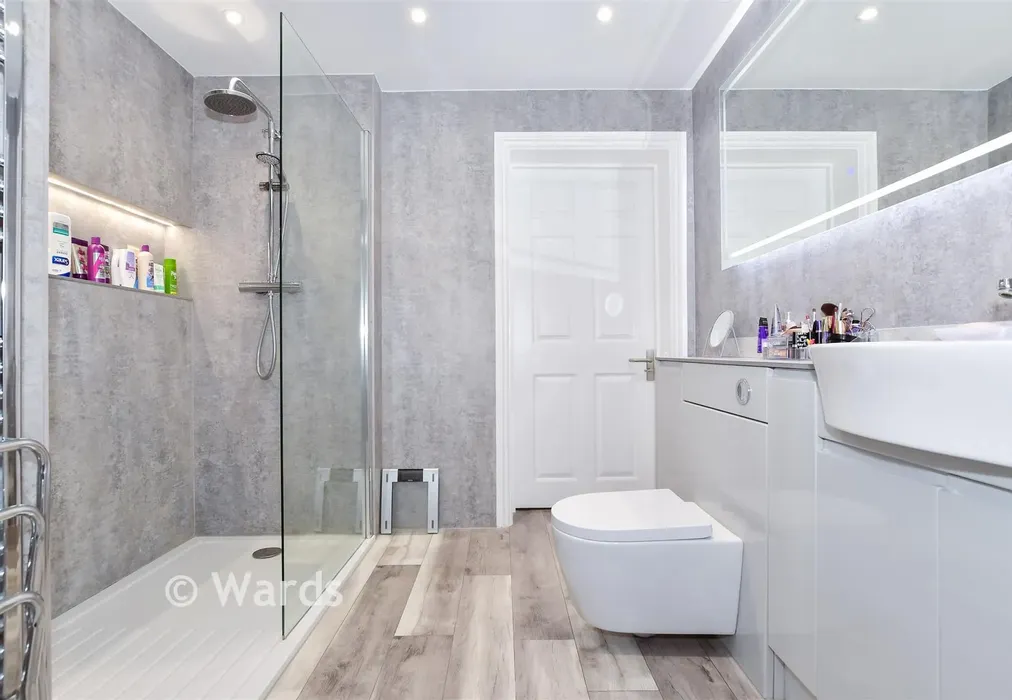 Jack And Jill En-Suite - Old Parsonage Court, West Malling, Kent - Wards of Kent