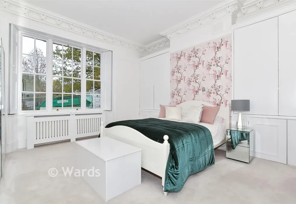 Bedroom 1 - Old Parsonage Court, West Malling, Kent - Wards of Kent