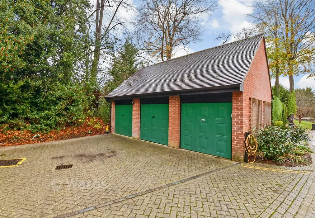 Garage - Old Parsonage Court, West Malling, Kent - Wards of Kent