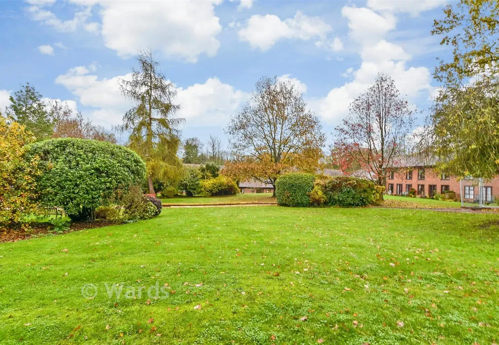 Communal Gardens - Old Parsonage Court, West Malling, Kent - Wards of Kent