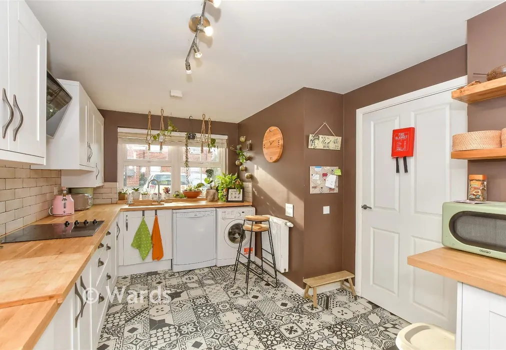 Kitchen - Crouch Road, Staplehurst, Kent - Wards of Kent