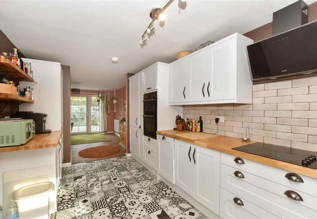 Kitchen - Crouch Road, Staplehurst, Kent - Wards of Kent