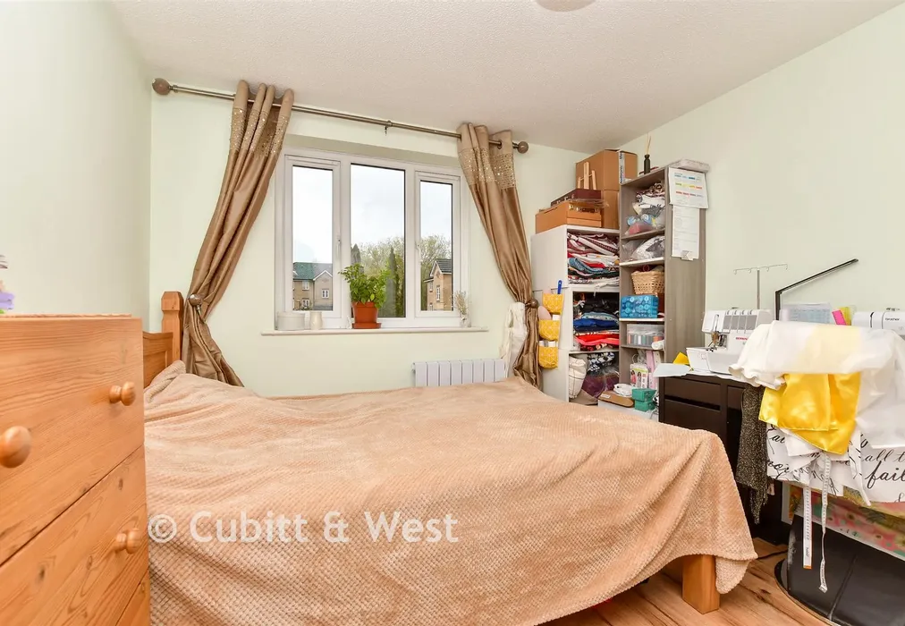 Bedroom 1 - Chipstead Close, Sutton, Surrey - Wards of Kent