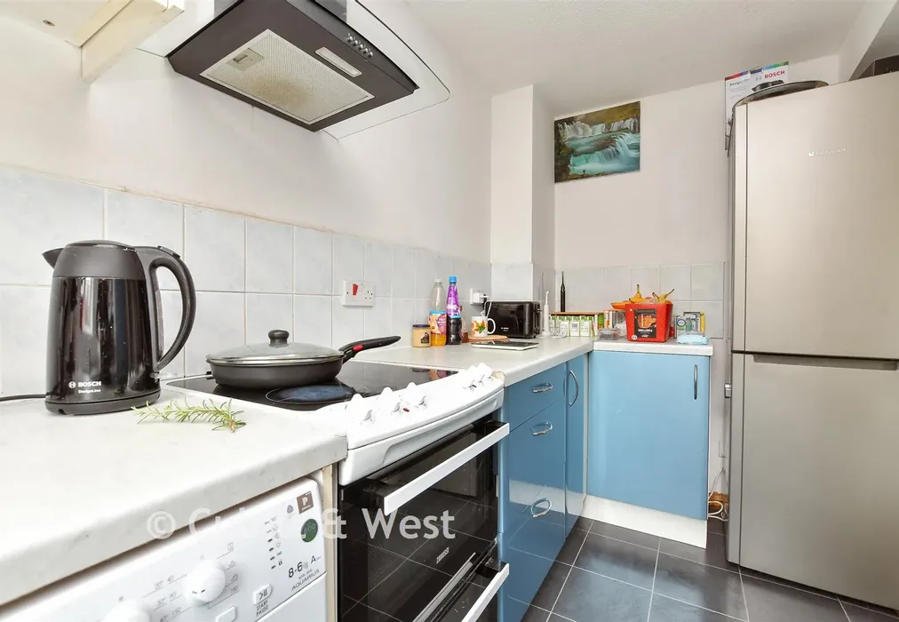 Kitchen - Chipstead Close, Sutton, Surrey - Wards of Kent