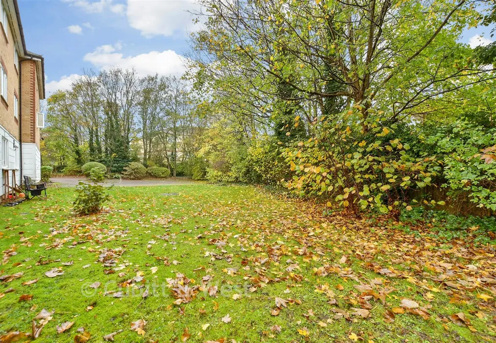 Communal Gardens - Chipstead Close, Sutton, Surrey - Wards of Kent
