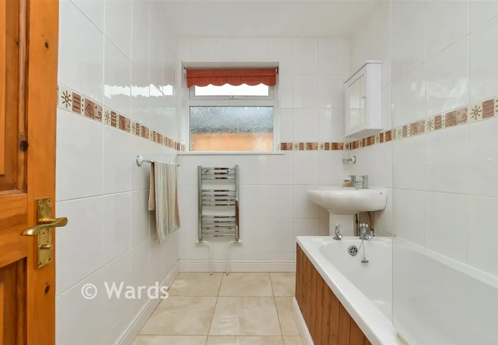 Bathroom - Millfield Road, Ramsgate, Kent - Wards of Kent