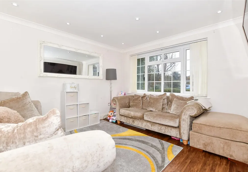 Family Room - Old Orchard Lane, Leybourne, Kent - Wards of Kent