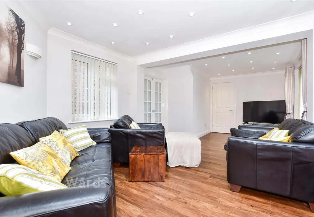 Lounge - Old Orchard Lane, Leybourne, Kent - Wards of Kent