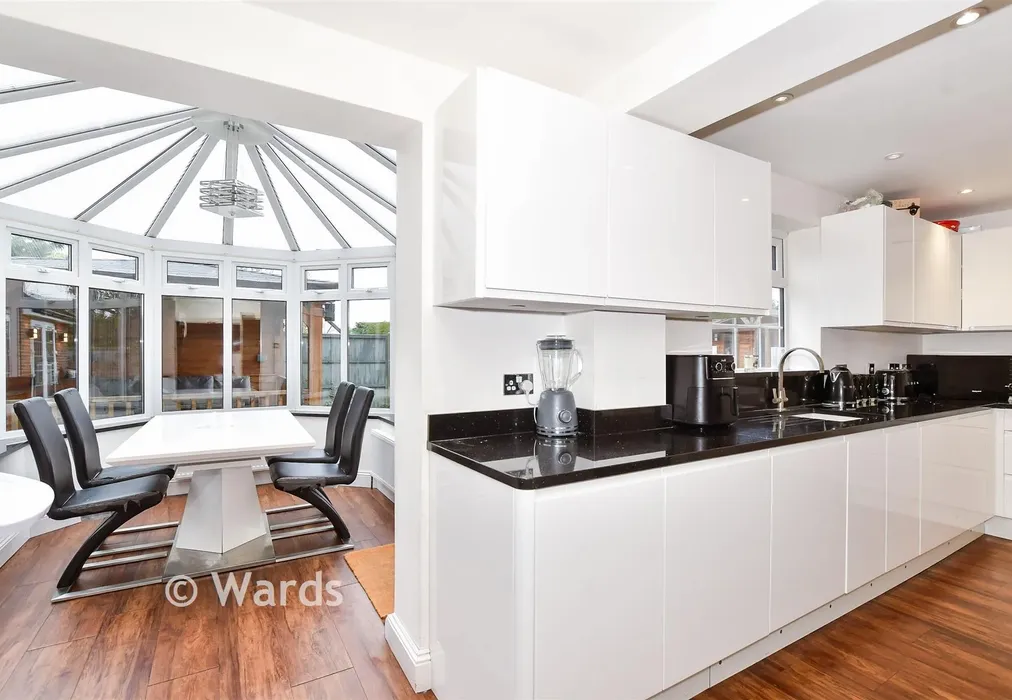 Kitchen - Old Orchard Lane, Leybourne, Kent - Wards of Kent