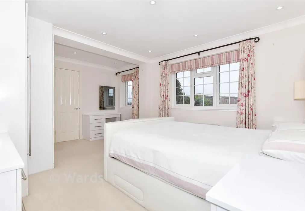 Bedroom 1 - Old Orchard Lane, Leybourne, Kent - Wards of Kent