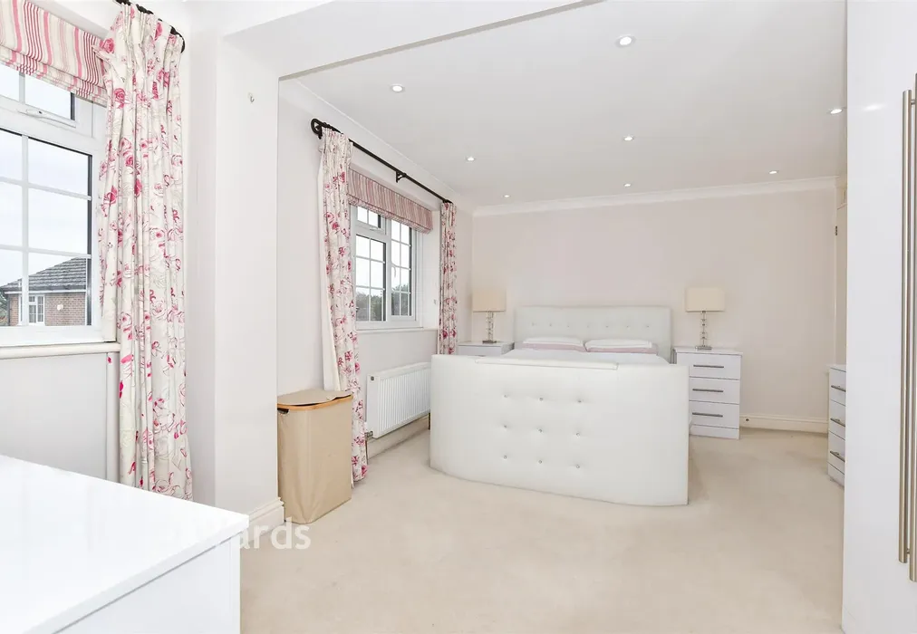 Bedroom 1 - Old Orchard Lane, Leybourne, Kent - Wards of Kent