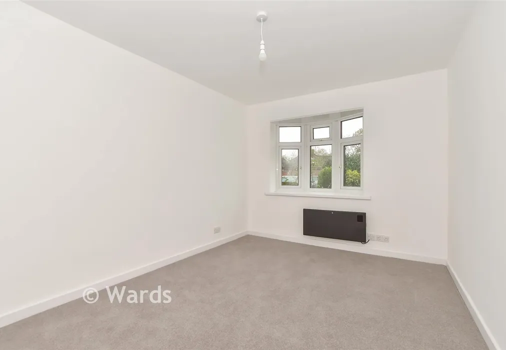Bedroom 1 - Bournewood, Hamstreet, Ashford, Kent - Wards of Kent