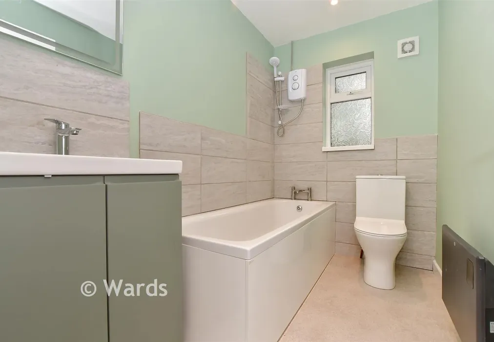 Bathroom - Bournewood, Hamstreet, Ashford, Kent - Wards of Kent