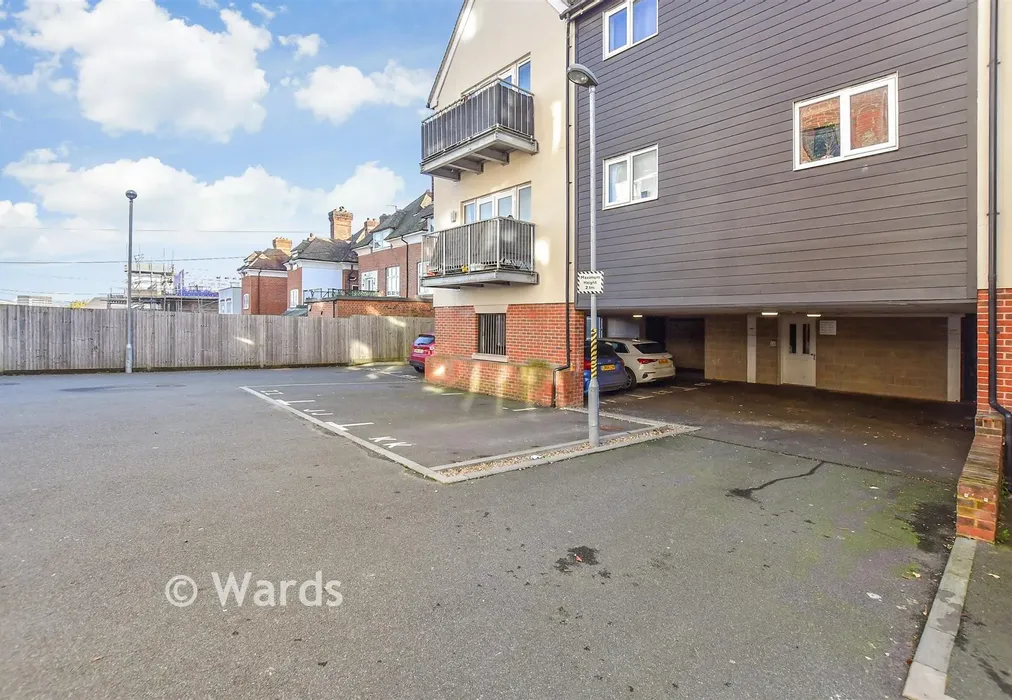 Driveway/Parking - Tonbridge Road, Maidstone, Kent - Wards of Kent