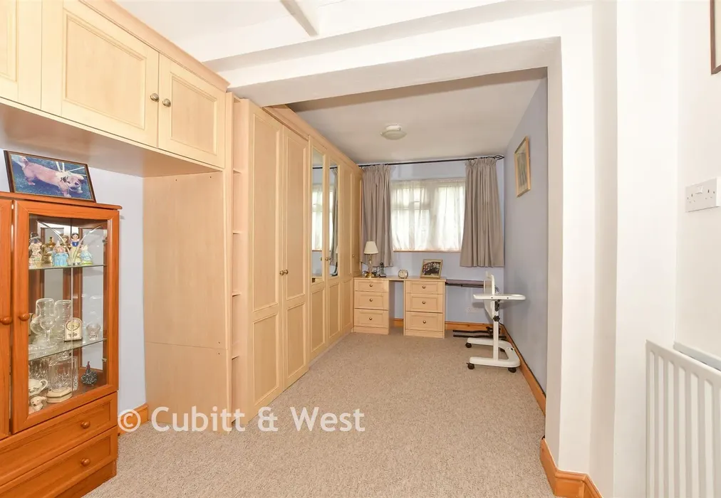Bedroom 1 - Church Street, Rudgwick, West Sussex - Wards of Kent