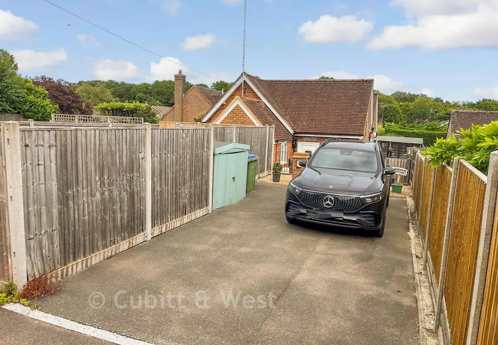 Front Driveway 0626 - Church Street, Rudgwick, West Sussex - Wards of Kent
