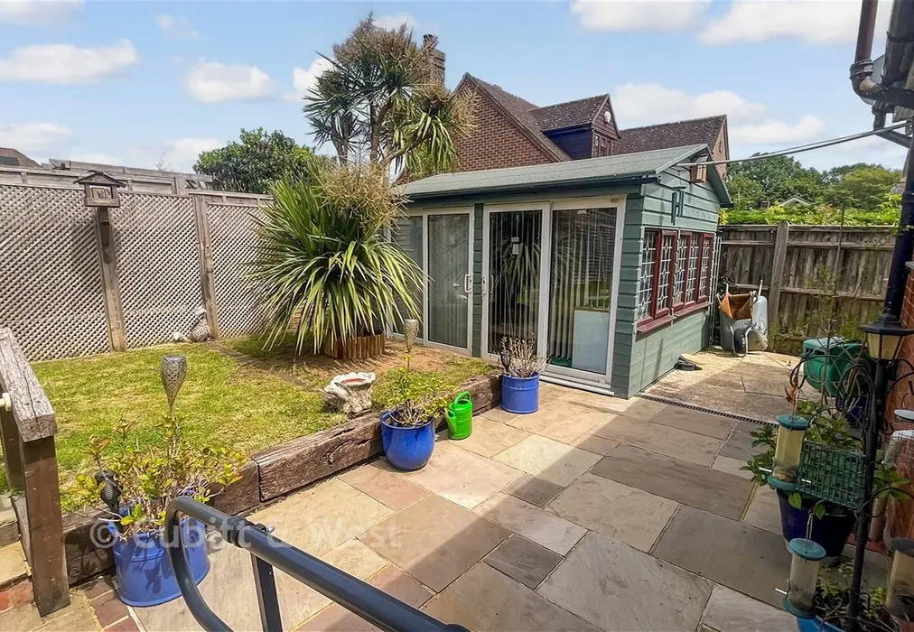 Garden Shed 0626 - Church Street, Rudgwick, West Sussex - Wards of Kent