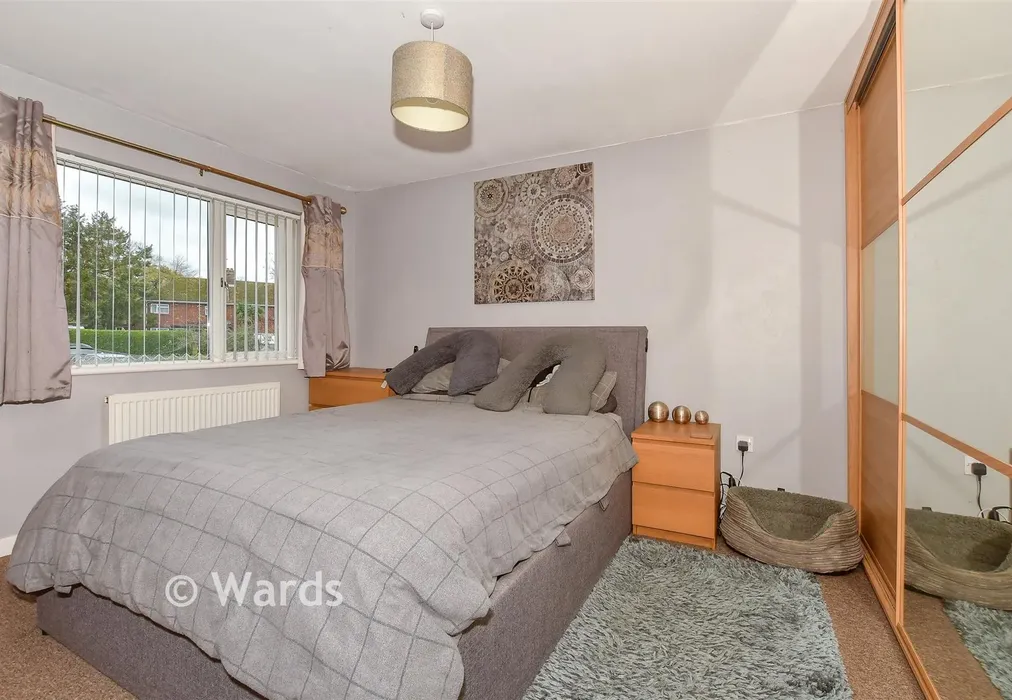 Bedroom 1 - Park View Close, Goodnestone, Canterbury, Kent - Wards of Kent
