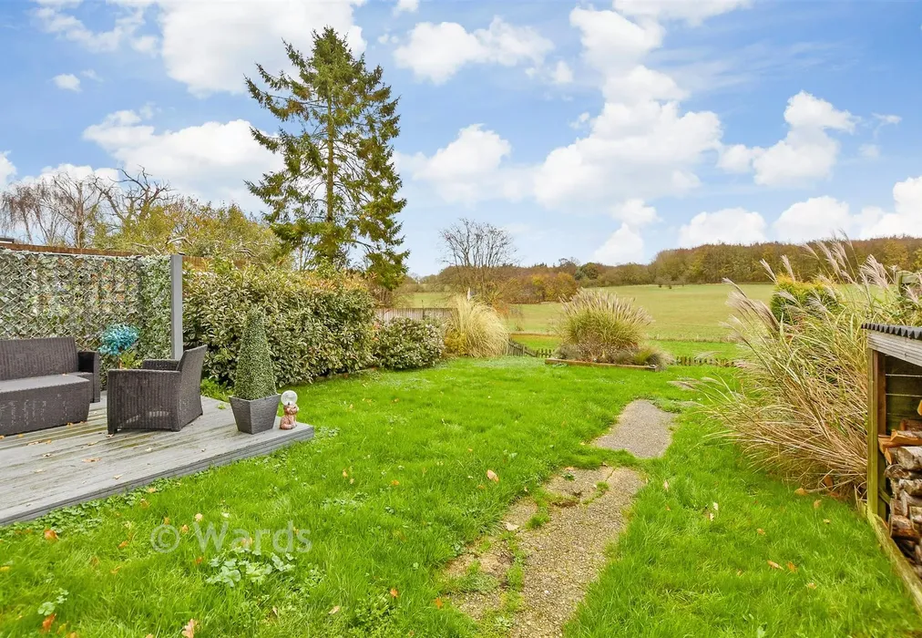 Rear Garden - Park View Close, Goodnestone, Canterbury, Kent - Wards of Kent