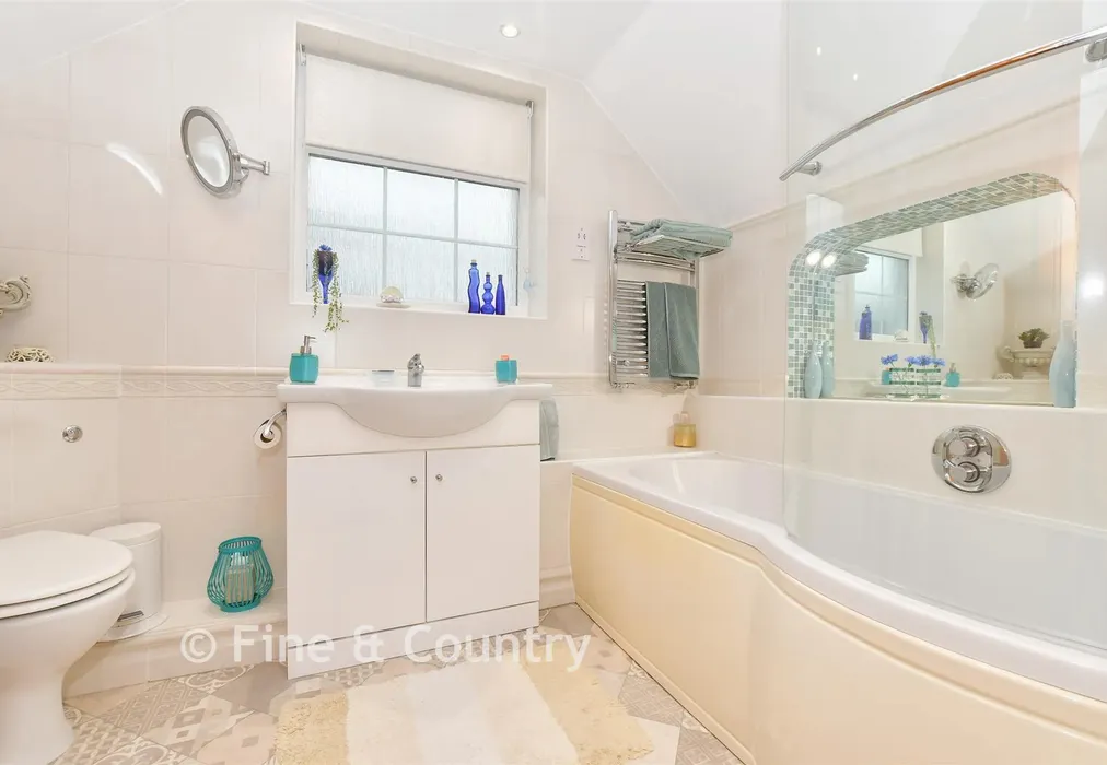 En-Suite Bathroom - Lighthouse Road, St Margarets Bay, Dover, Kent - Wards of Kent