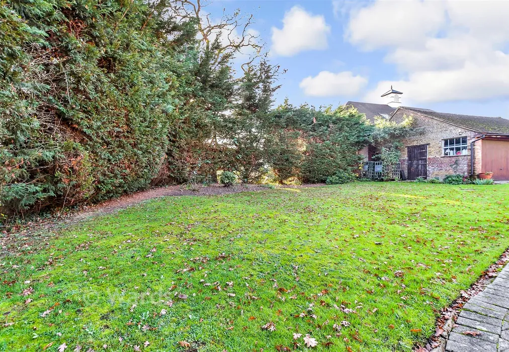 Rear Garden - Cradducks Lane, Staplehurst, Tonbridge, Kent - Wards of Kent