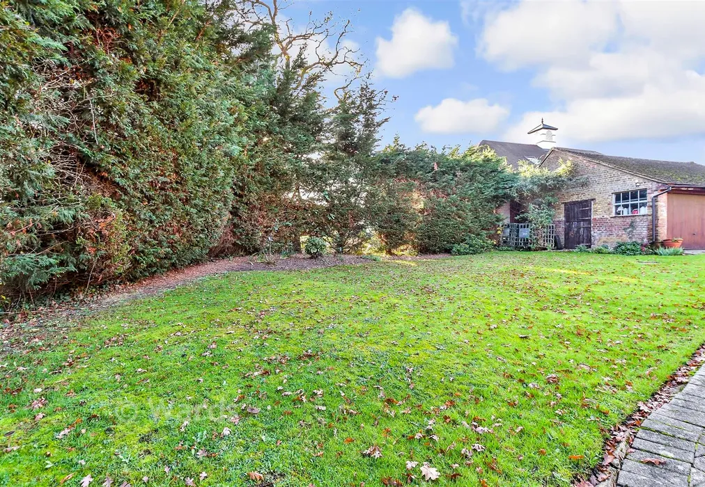 Rear Garden - Cradducks Lane, Staplehurst, Tonbridge, Kent - Wards of Kent