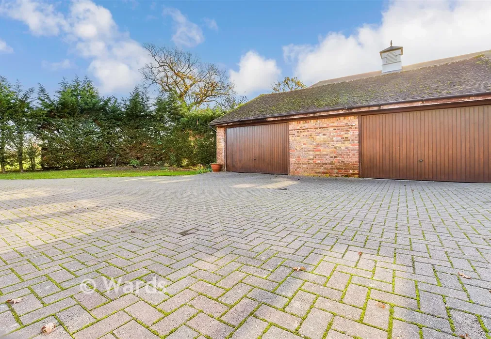 Garage - Cradducks Lane, Staplehurst, Tonbridge, Kent - Wards of Kent