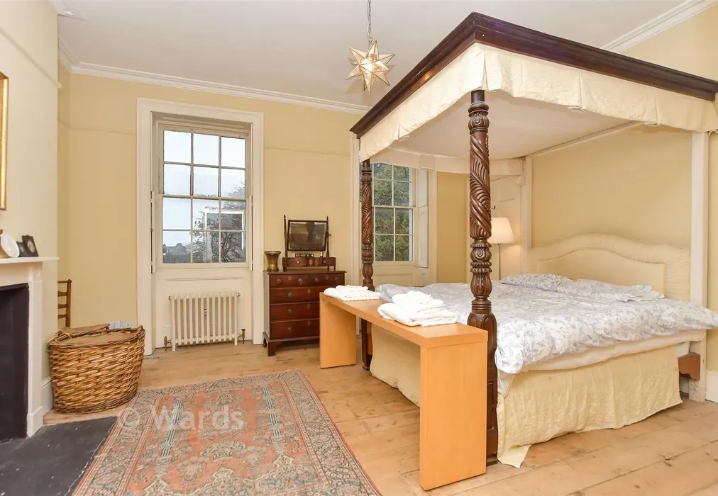 Bedroom 1 - Regency Close, Sheerness, Kent - Wards of Kent