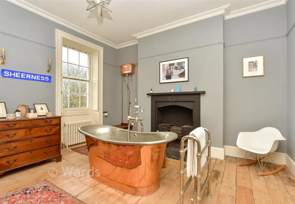 Bathroom - Regency Close, Sheerness, Kent - Wards of Kent