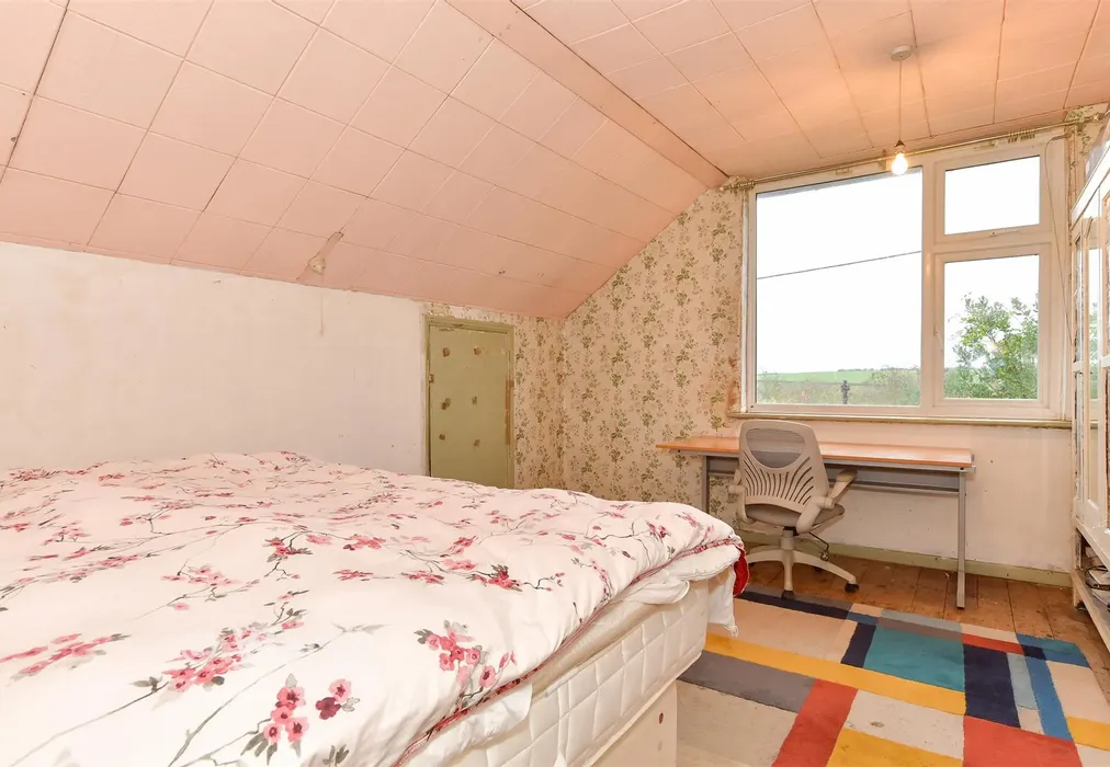 Bedroom 1 - Dartford Road, Horton Kirby, Kent - Wards of Kent
