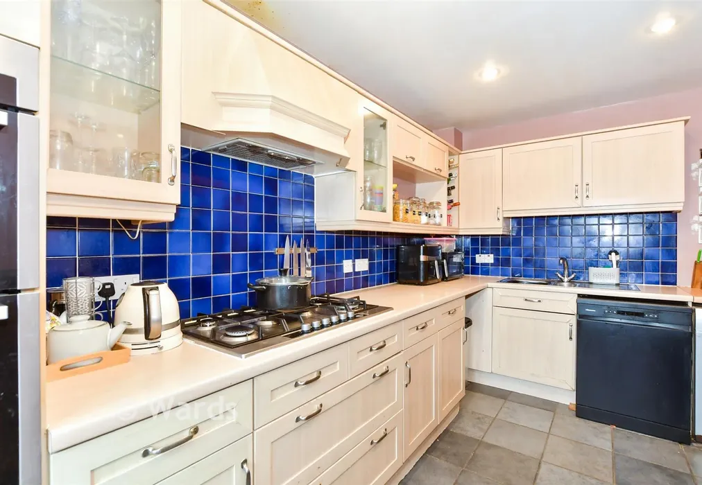Kitchen - Hereford Close, Kennington, Ashford, Kent - Wards of Kent