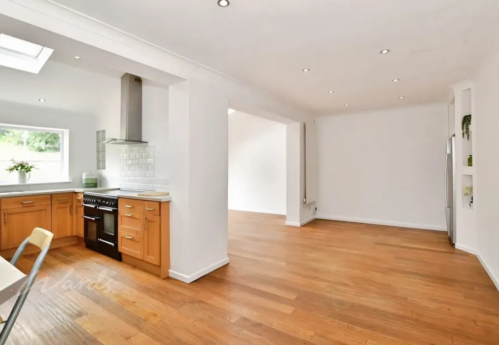 broomhill kitchen - Broom Hill Road Rochester ME2 - Wards of Kent