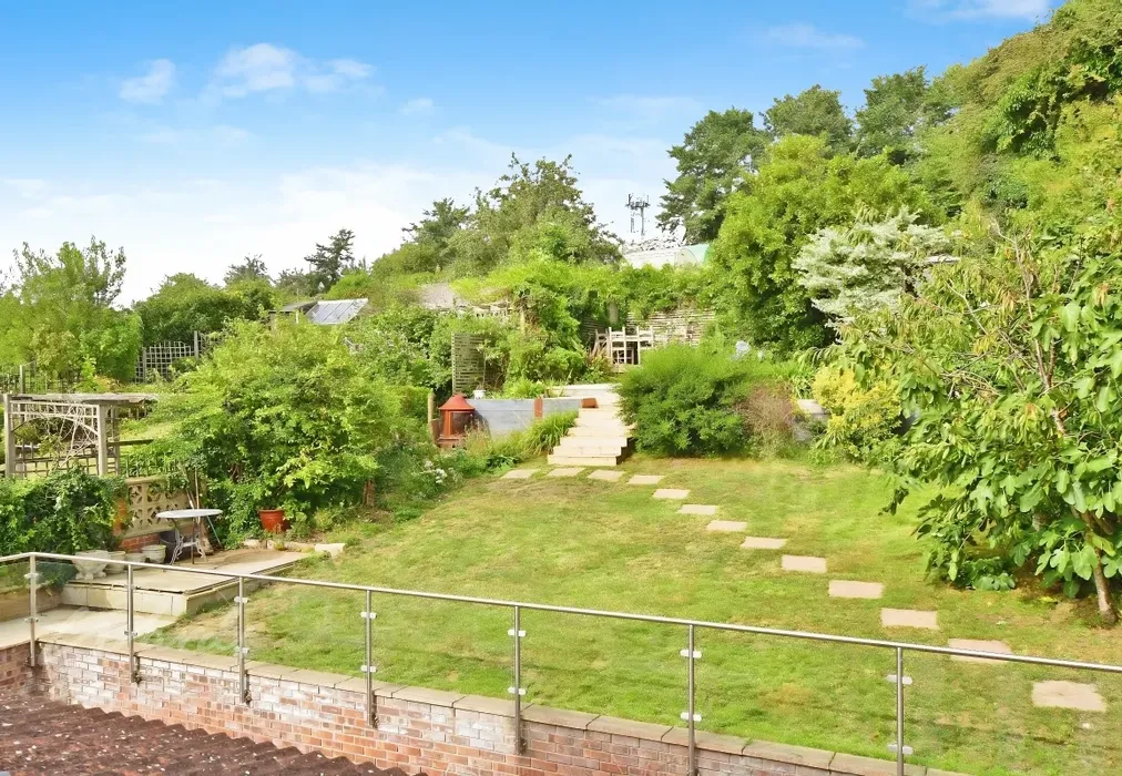 broomhill garden 1 - Broom Hill Road Rochester ME2 - Wards of Kent