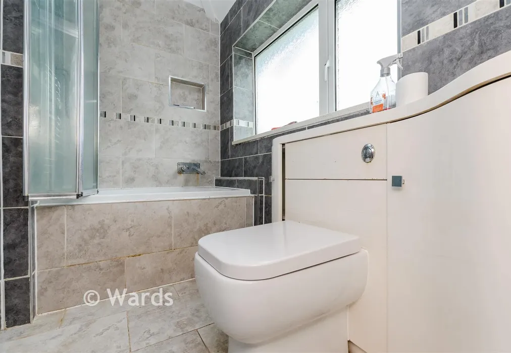 Bathroom - Warden Road, Rochester, Kent - Wards of Kent