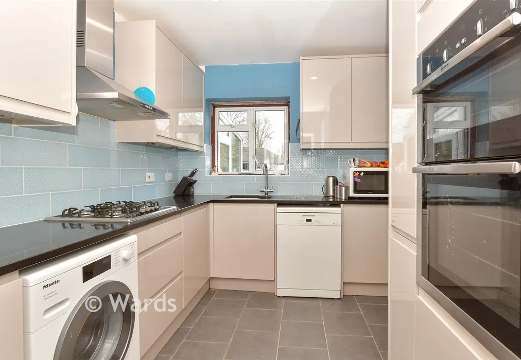 Kitchen - Faygate Crescent, Bexleyheath, Kent - Wards of Kent