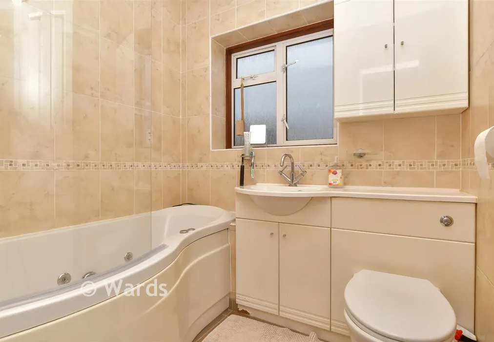 Bathroom - Faygate Crescent, Bexleyheath, Kent - Wards of Kent
