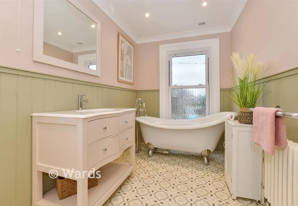 Jack And Jill Bathroom - St. Patrick's Road, Deal, Kent - Wards of Kent