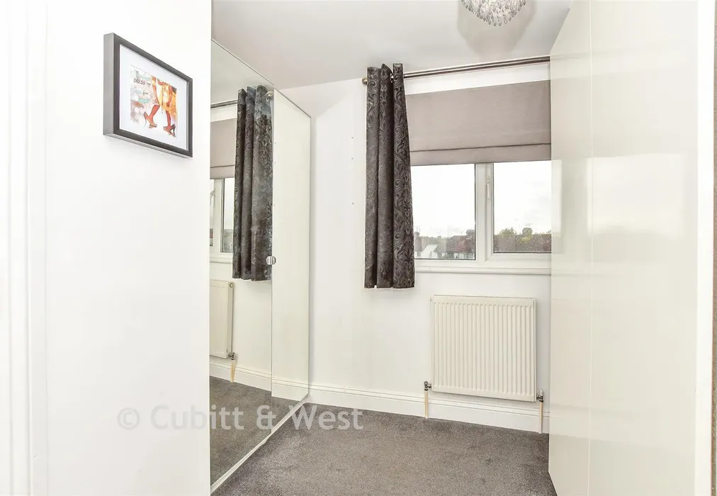 Dressing Room - Henry Avenue, Rustington, West Sussex - Wards of Kent