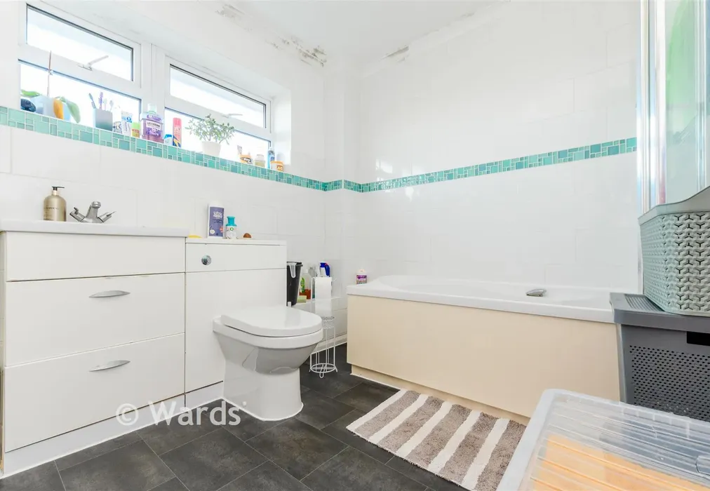 Bathroom - Hale Road, Cliffe Woods, Rochester, Kent - Wards of Kent