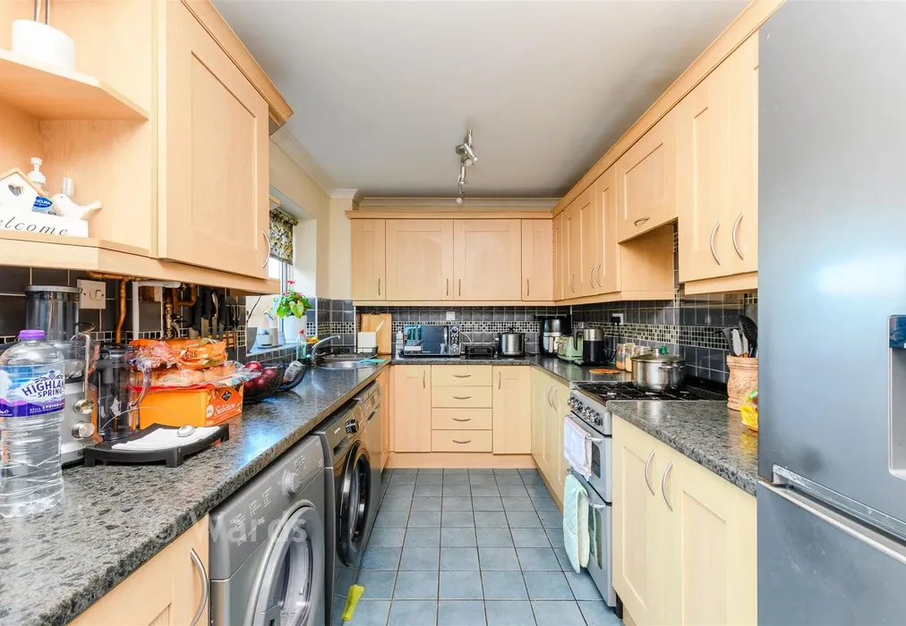 Kitchen - Hale Road, Cliffe Woods, Rochester, Kent - Wards of Kent