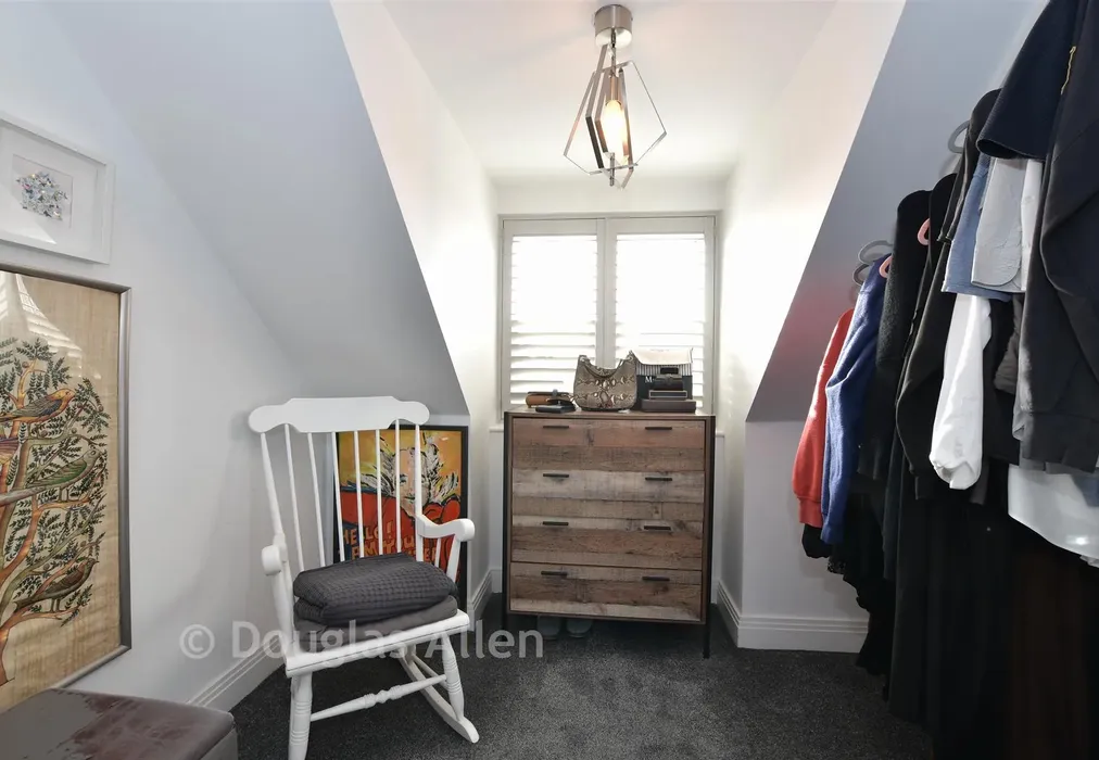 Dressing Room - Archer Close, Coopersale, Essex - Wards of Kent
